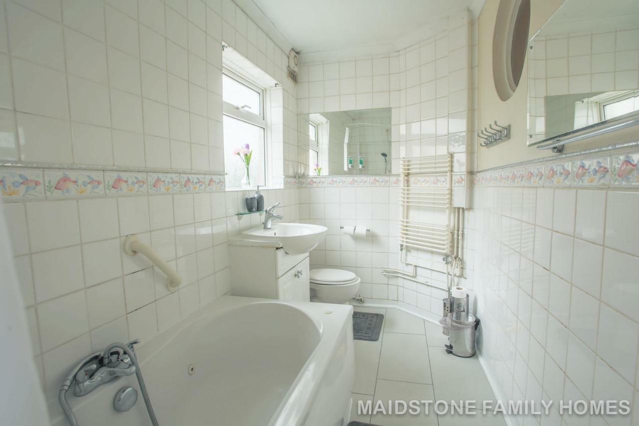Maidstone Family Homes Upper Road Cottage Eksteriør billede